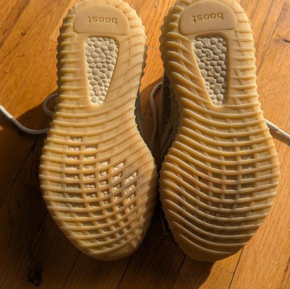 Yeezy Boost 350 V2 "Beluga 2.0" - Size 8 - Picture 4 of 7